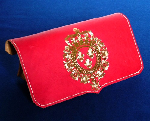 Gargoussier or French belly box – Embossed with royal arms 